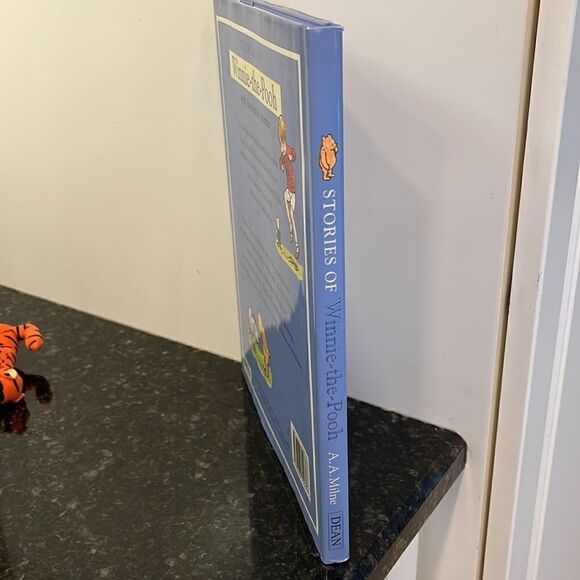 Stories Of Winnie The Pooh With Favourite Poems - A A Milne with characters - Picture 7 of 14